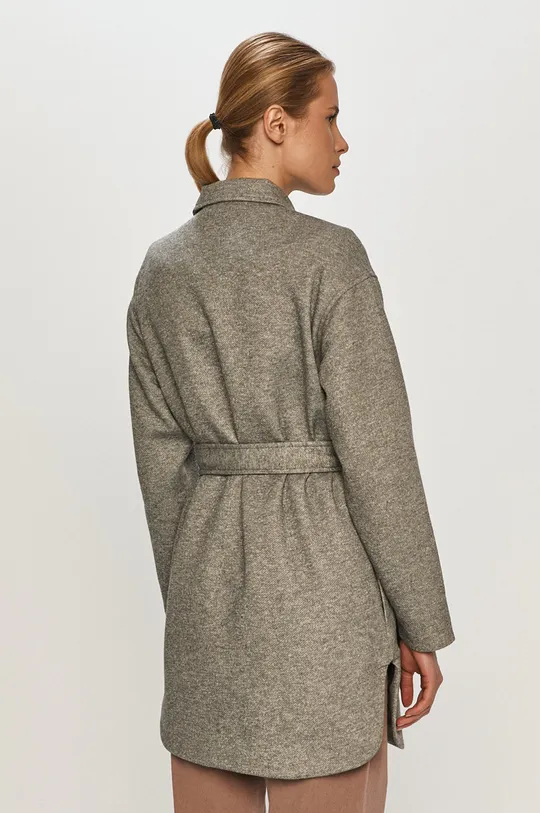 Kabát Vero Moda  Podšívka: 100% Polyester Základná látka: 15% Bavlna, 85% Recyklovaný polyester