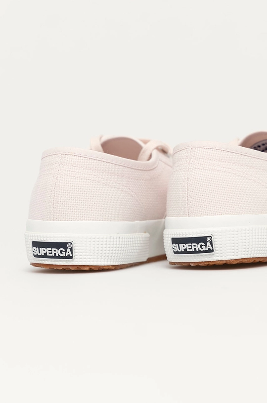 Tenisky Superga  Zvršok: Textil Vnútro: Textil Podrážka: Syntetická látka