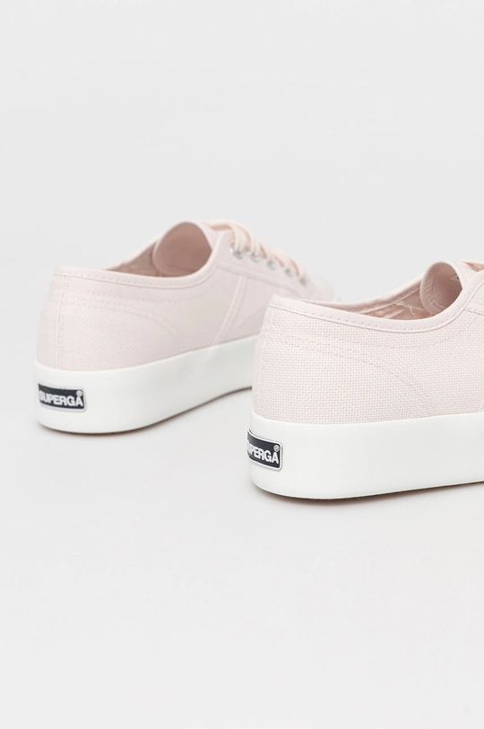 Tenisky Superga  Zvršok: Textil Vnútro: Textil Podrážka: Syntetická látka