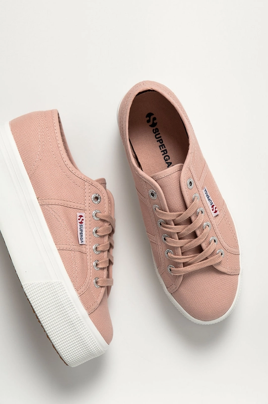 Tenisky Superga  Zvršok: Textil Vnútro: Textil Podrážka: Syntetická látka