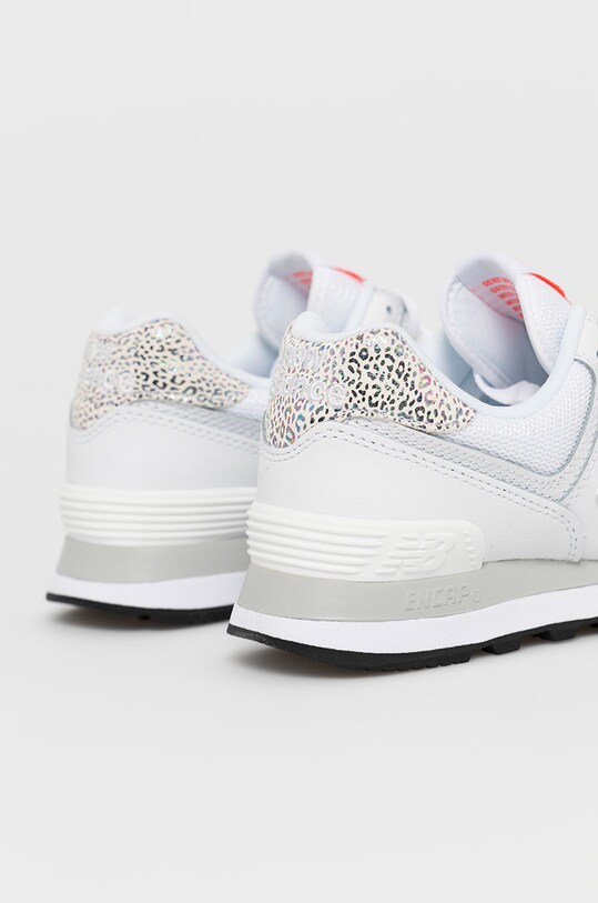 Boty New Balance WL574AP2 bílá barva, na plochém podpatku | ANSWEAR.cz