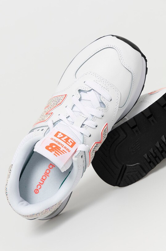 Boty New Balance WL574AP2 bílá barva, na plochém podpatku | ANSWEAR.cz