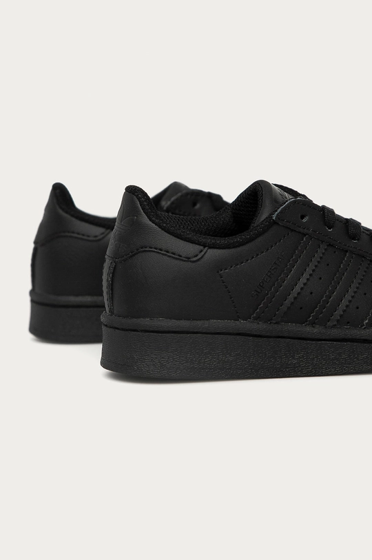 adidas Originals otroški čevlji Superstar  Steblo: Sintetični material, Naravno usnje Notranjost: Tekstilni material Podplat: Sintetični material