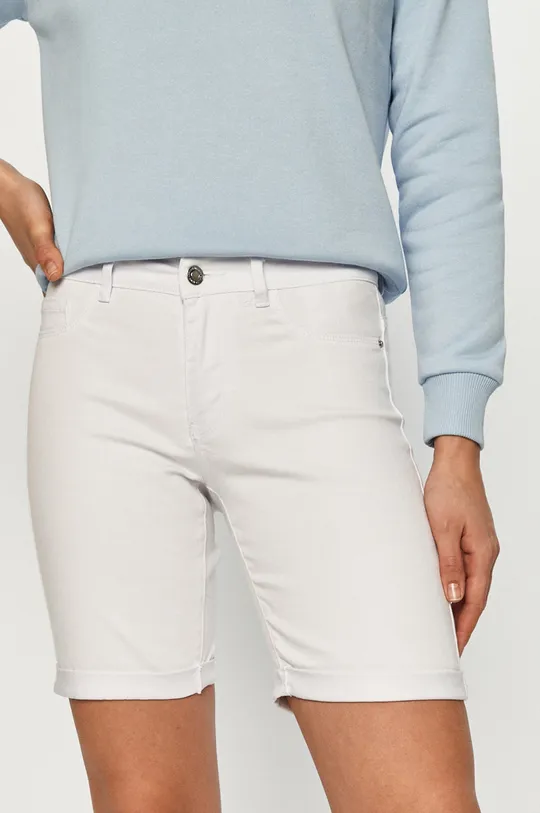 biela Vero Moda - Rifľové krátke nohavice Dámsky