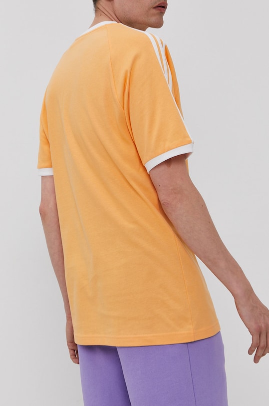 adidas Originals T-shirt GN3498, męski kolor pomarańczowy z aplikacją |  Answear.com
