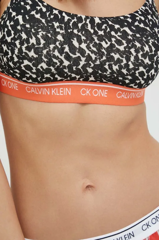 Calvin Klein Underwear melltartó  Jelentős anyag: 55% pamut, 37% modális anyag, 8% elasztán Ragasztószalag: 69% nejlon, 16% poliészter, 15% elasztán