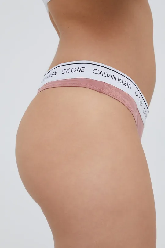 Стринги Calvin Klein Underwear рожевий