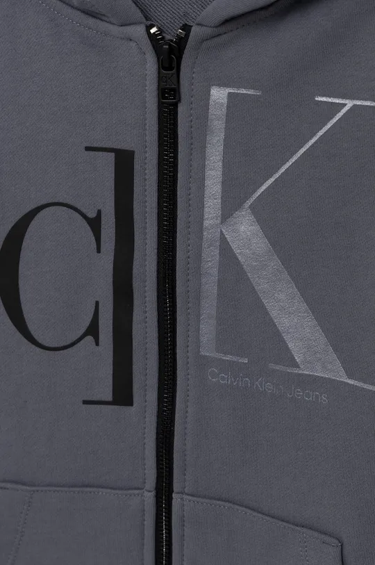 Calvin Klein Jeans otroški pulover  Osnovni material: 100% Bombaž Obloga pokrova: 100% Bombaž Rebranje: 97% Bombaž, 3% Elastane