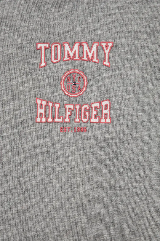 Tommy Hilfiger - Παιδική μπλούζα  Κύριο υλικό: 70% Βαμβάκι, 30% Πολυεστέρας Φόδρα κουκούλας: 100% Βαμβάκι Πλέξη Λαστιχο: 95% Βαμβάκι, 5% Σπαντέξ