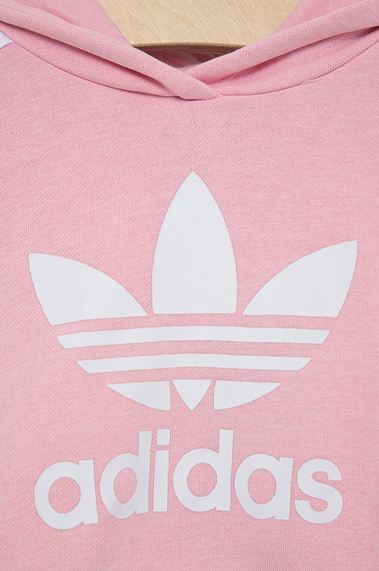 adidas Originals otroški pulover  Osnovni material: 70% Bombaž, 30% Reciklini poliester Obloga pokrova: 100% Bombaž Rebranje: 95% Bombaž, 5% Elastane