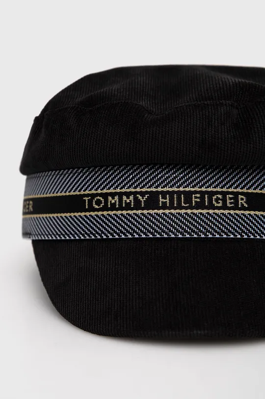 Tommy Hilfiger kordbársony sapka  Bélés: 100% poliészter Jelentős anyag: 2% elasztán, 8% poliamid, 90% poliészter