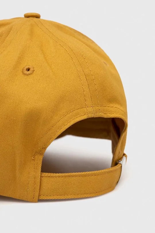Guess czapka z daszkiem bawełniana żółty