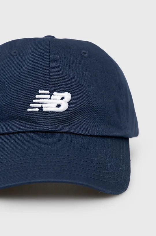 Βαμβακερό καπέλο New Balance σκούρο μπλε