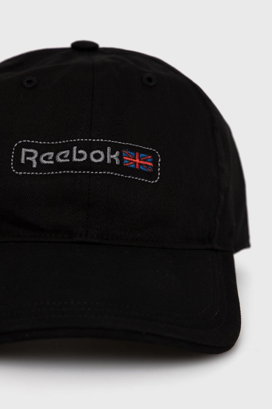 Čiapka Reebok Classic HE3124  Podšívka: 100% Recyklovaný polyester Základná látka: 100% Bavlna Iné látky: 100% Nylón Lepiaca páska: 100% Recyklovaný polyester