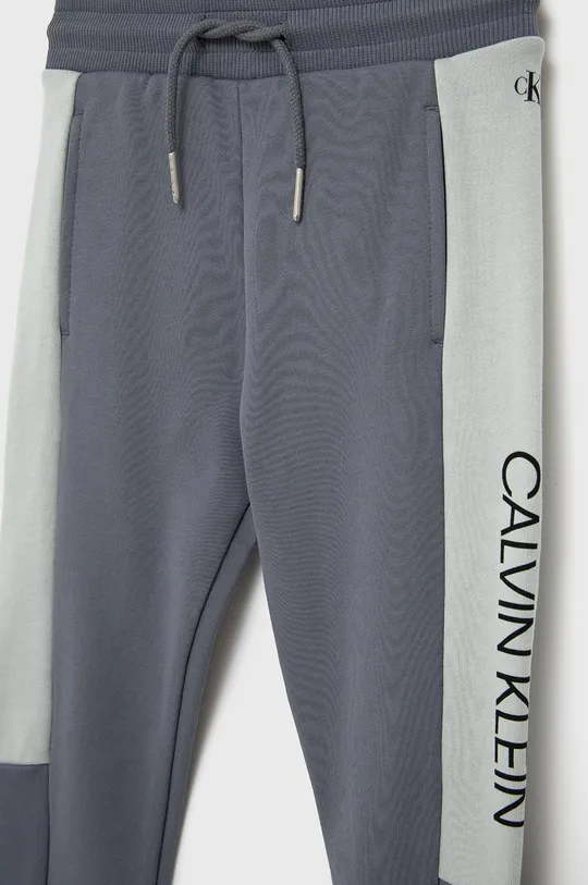 γκρί Παιδική βαμβακερή αθλητική φόρμα Calvin Klein Jeans