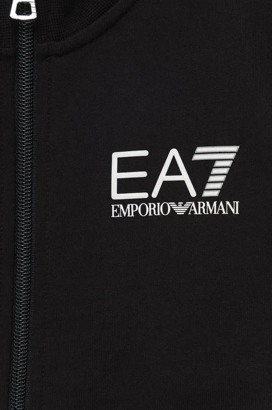 Παιδική βαμβακερή αθλητική φόρμα EA7 Emporio Armani  Κύριο υλικό: 100% Βαμβάκι Πλέξη Λαστιχο: 96% Βαμβάκι, 4% Σπαντέξ