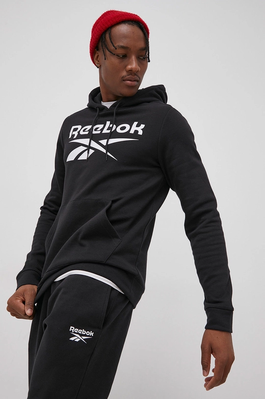 Φόρμα Reebok  Κύριο υλικό: 70% Βαμβάκι, 30% Ανακυκλωμένος πολυεστέρας Άλλα υλικά: 100% Βαμβάκι Φόδρα κουκούλας: 70% Βαμβάκι, 30% Ανακυκλωμένος πολυεστέρας