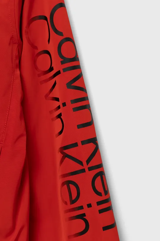 Детская куртка Calvin Klein Jeans  Основной материал: 100% Полиэстер Подкладка: 100% Полиэстер Подкладка рукавов: 100% Полиэстер Резинка: 97% Полиэстер, 3% Эластан