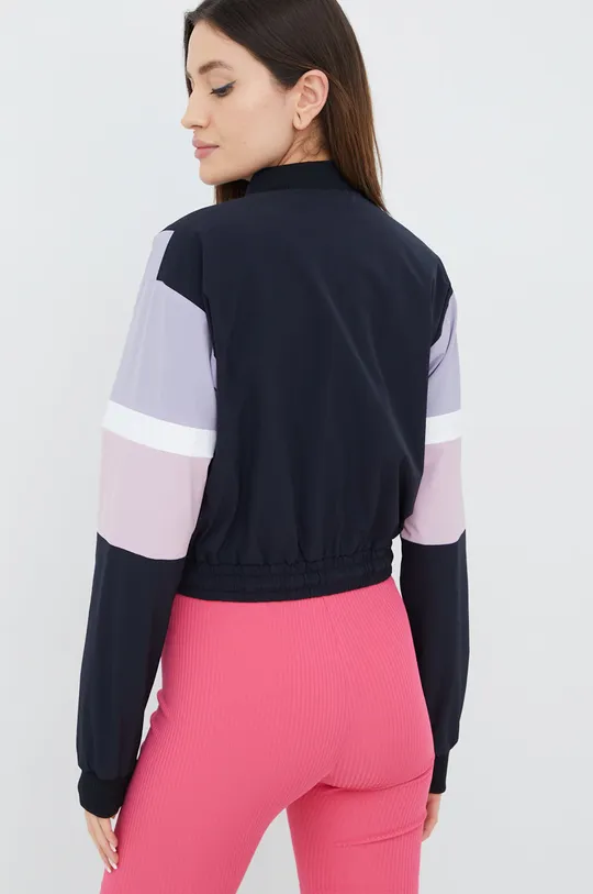 Bomber jakna Ellesse  Podloga: 100% Poliester Glavni material: 13% Elastan, 87% Poliamid