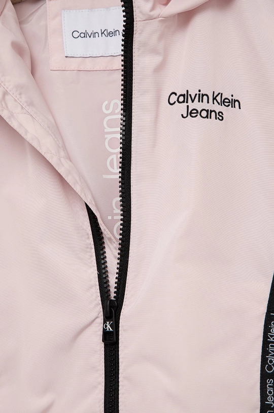 Calvin Klein Jeans kurtka dziecięca IG0IG01437.PPYY Podszewka: 100 % Poliester, Materiał zasadniczy: 100 % Poliester, Ściągacz: 3 % Elastan, 97 % Poliester