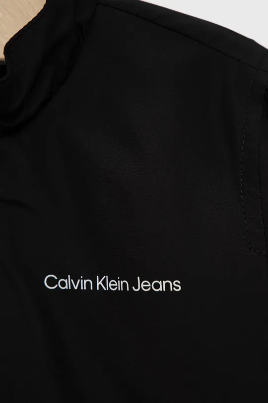 Детская куртка Calvin Klein Jeans  Основной материал: 100% Полиэстер Резинка: 97% Полиэстер, 3% Эластан