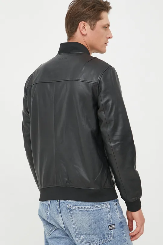 Kožená bunda bomber Calvin Klein  Základná látka: 100% Ovčia koža Podšívka: 100% Polyester