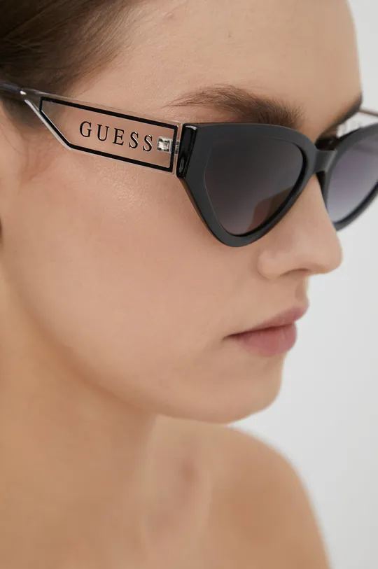 Солнцезащитные очки Guess