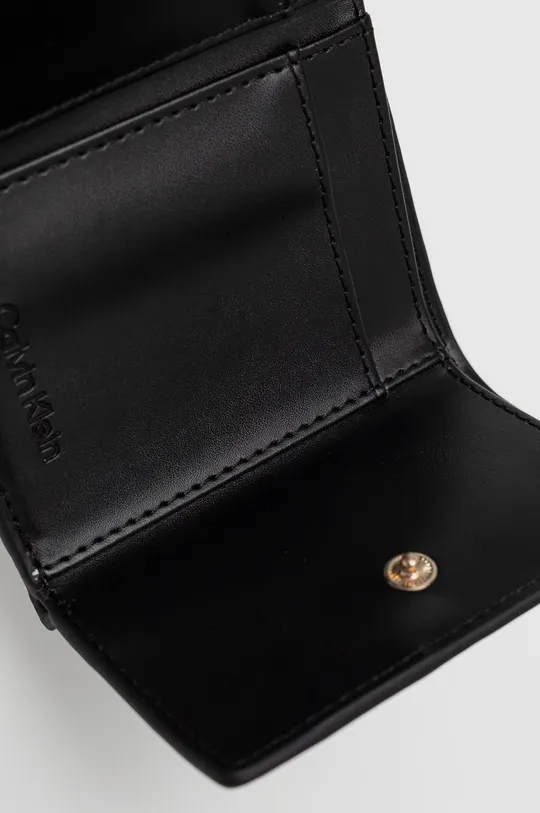 Peňaženka + kľúčenka Calvin Klein  19% Polyester, 56% Polyvinyl , 25% Termoplastický elastomér