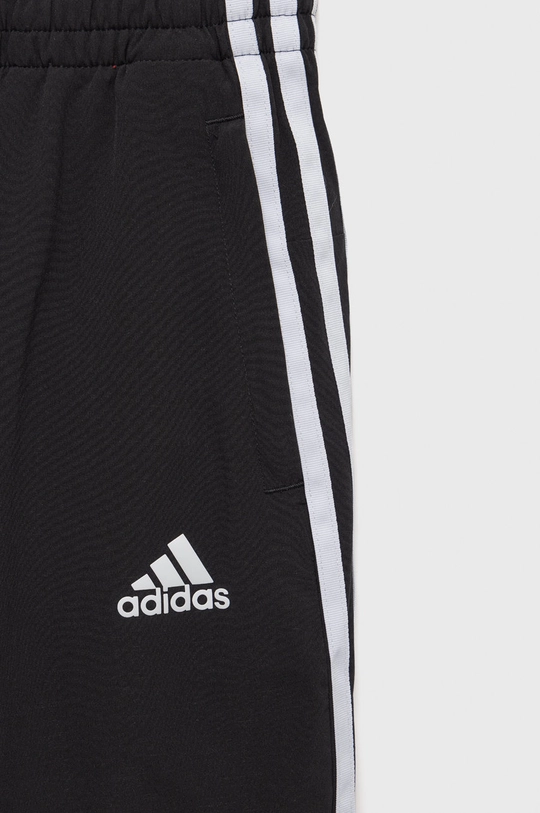 Detské tepláky adidas Performance  Základná látka: 87% Recyklovaný polyester, 13% Spandex Podšívka vrecka: 100% Recyklovaný polyester