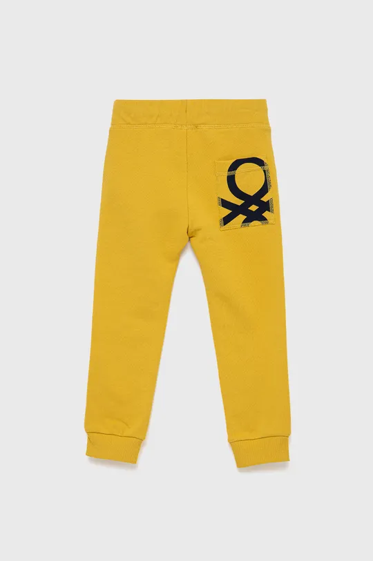 Detské bavlnené nohavice United Colors of Benetton žltá