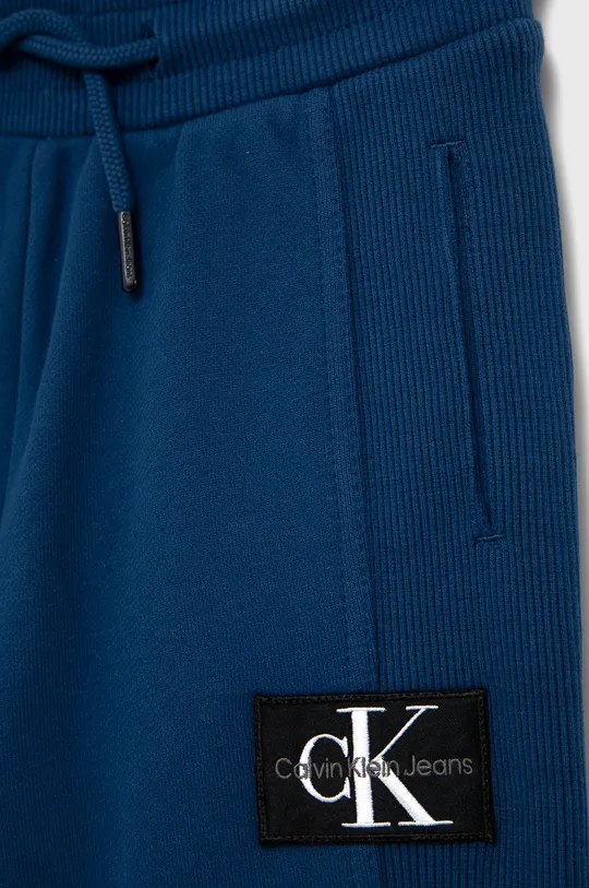 Παιδικό βαμβακερό παντελόνι Calvin Klein Jeans  Κύριο υλικό: 100% Βαμβάκι Πλέξη Λαστιχο: 98% Βαμβάκι, 2% Σπαντέξ