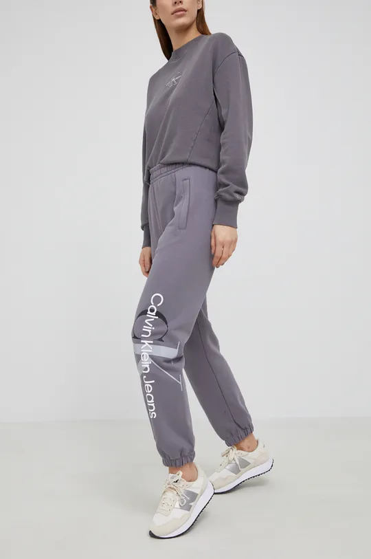 γκρί Βαμβακερό παντελόνι Calvin Klein Jeans Γυναικεία