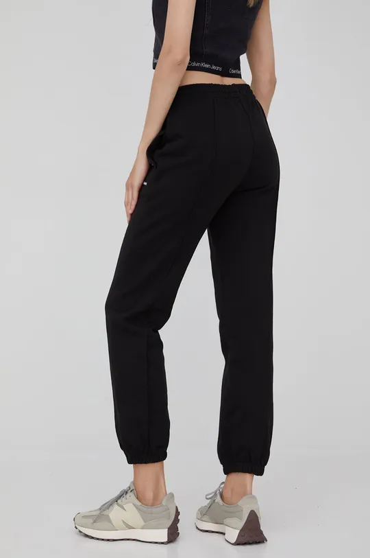 Pamučne hlače Calvin Klein Jeans  Temeljni materijal: 100% Pamuk Drugi materijali: 97% Pamuk, 3% Elastan