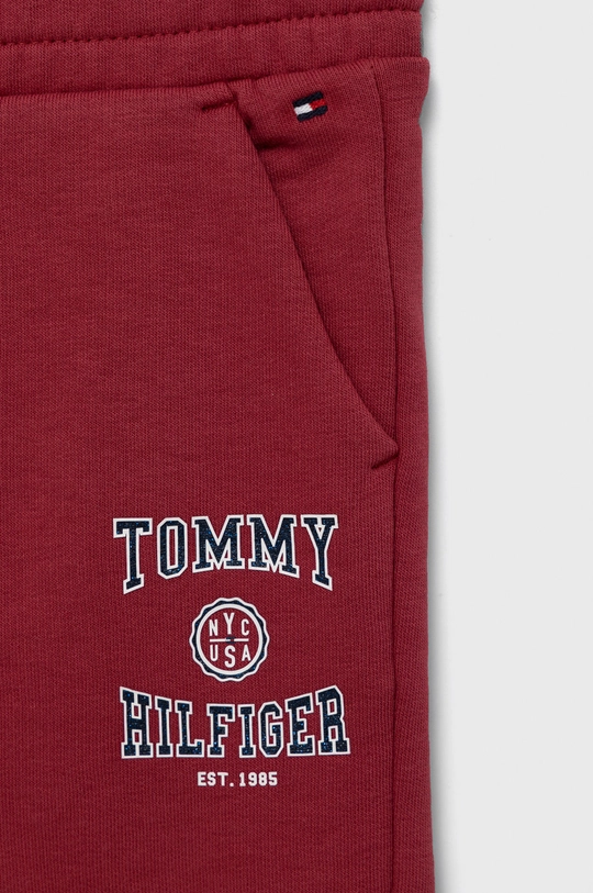 Dječje hlače Tommy Hilfiger  Temeljni materijal: 70% Pamuk, 30% Poliester Manžeta: 95% Pamuk, 5% Elastan