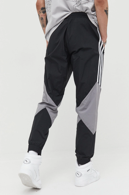 Tepláky adidas Originals  Základná látka: 100% Polyamid Podšívka: 100% Polyester Lepiaca páska: 87% Polyamid, 13% Elastan