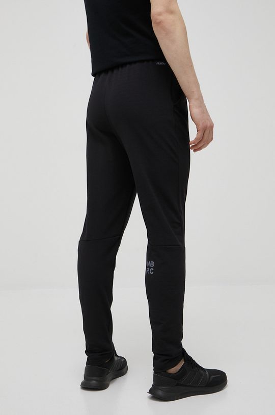 Tréninkové kalhoty New Balance MP13284BK  Materiál č. 1: 14% Elastan, 86% Recyklovaný polyester Materiál č. 2: 100% Recyklovaný polyester