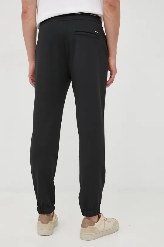 Calvin Klein spodnie dresowe  Materiał zasadniczy: 77 % Poliester, 19 % Modal, 4 % Elastan Podszewka kieszeni: 100 % Poliester