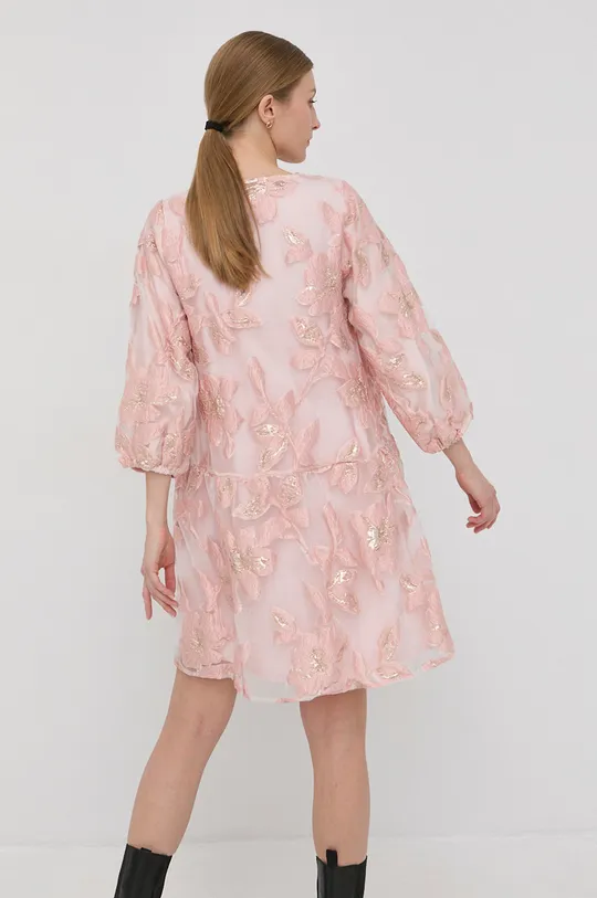 Платье Bruuns Bazaar Mallow  Подкладка: 100% Вискоза Основной материал: 13% Нейлон, 67% Полиэстер, 20% Металлическое волокно