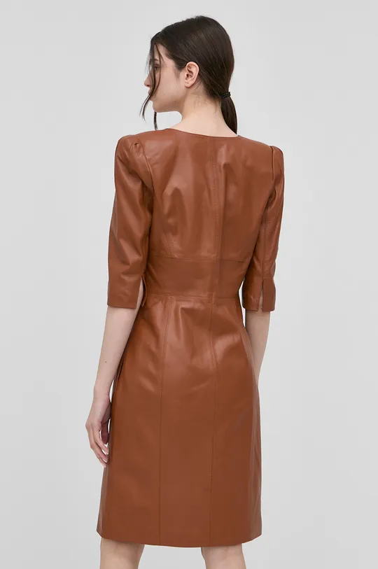 Kožené šaty Karl Lagerfeld  Základná látka: 100 % Ovčia koža Podšívka: 70 % Acetát, 30 % Polyester
