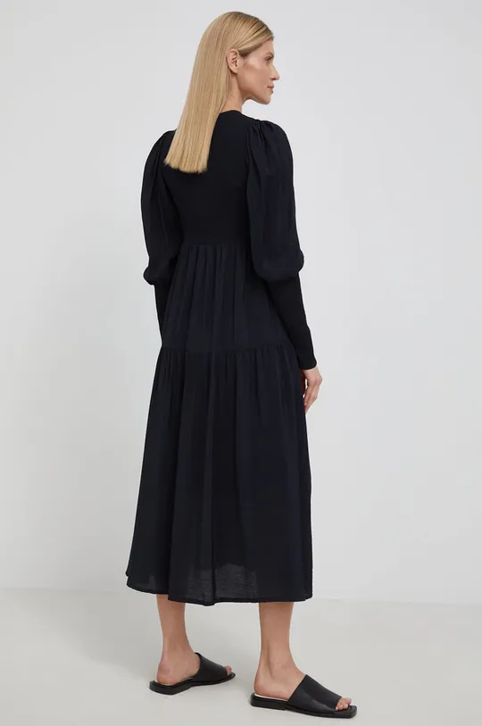 Φόρεμα Gestuz  Φόδρα: 100% Βισκόζη Κύριο υλικό: 15% Νάιλον, 85% LENZING ECOVERO βισκόζη