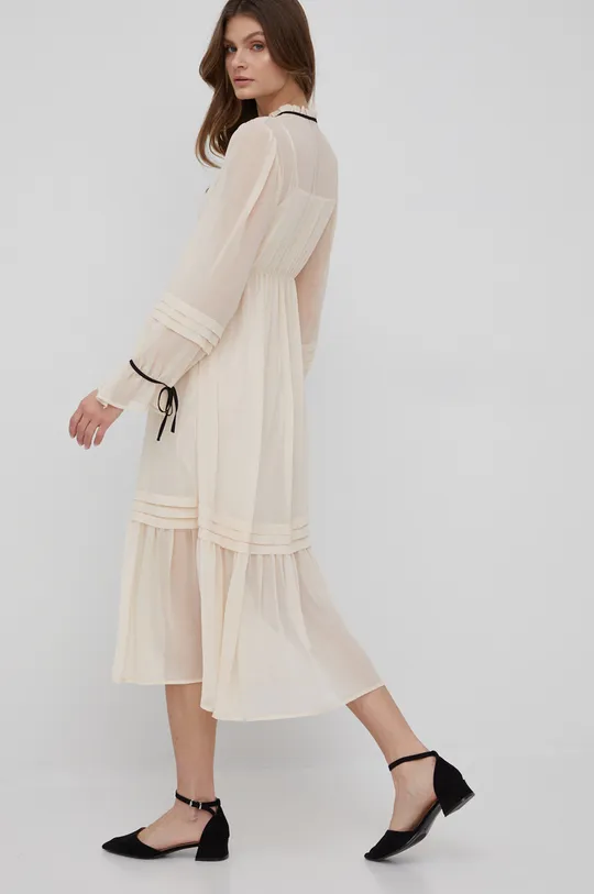 Šaty Sisley  Podšívka: 3% Elastan, 97% Polyester Základná látka: 100% Polyester