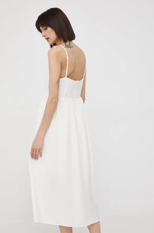 Φόρεμα Sisley  Φόδρα: 5% Σπαντέξ, 95% Πολυαμίδη Κύριο υλικό: 23% Πολυαμίδη, 77% Βισκόζη