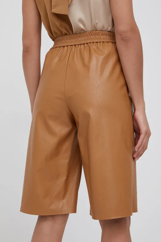 Kratke hlače Sisley  Temeljni materijal: 15% Poliester, 85% Viskoza Završni sloj: 100% Poliuretan