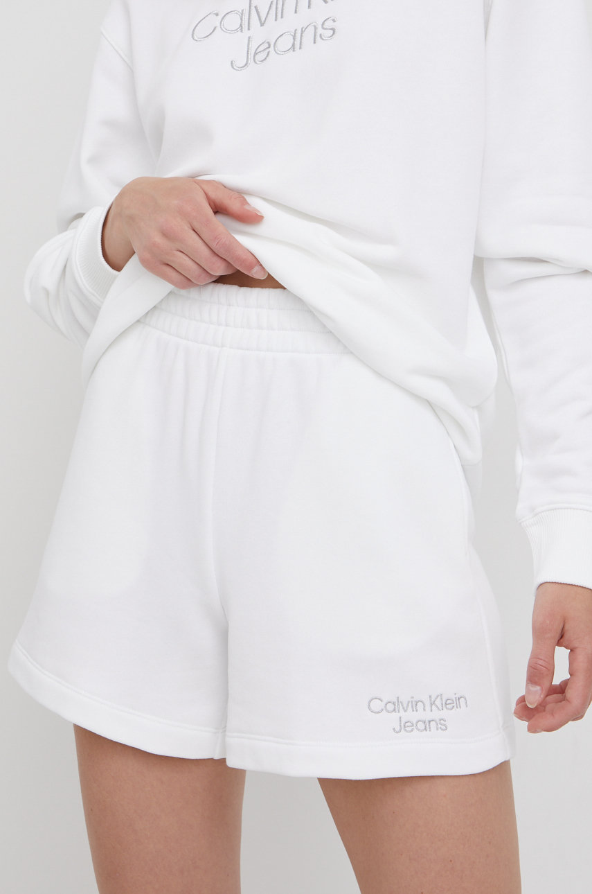 Шорты Calvin Klein Jeans женские цвет белый с аппликацией высокая ...