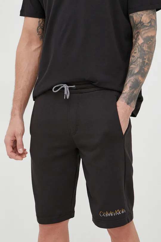 črna Bombažne kratke hlače Calvin Klein Moški