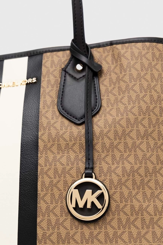 Сумочка MICHAEL Michael Kors  Основной материал: 67% Поливинилхлорид, 17% Полиэстер, 14% Хлопок, 2% Полиуретан Подкладка: 100% Хлопок Другие материалы: 100% Натуральная кожа