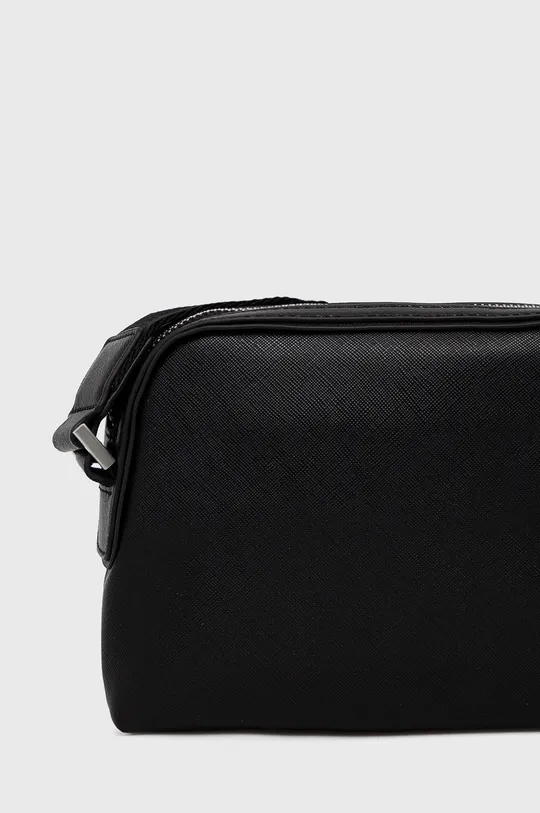 Malá taška Guess  Základná látka: 100% PU Podšívka: 100% Polyester