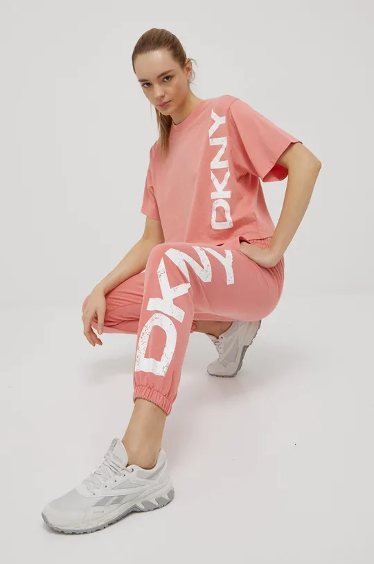 Хлопковая футболка Dkny розовый