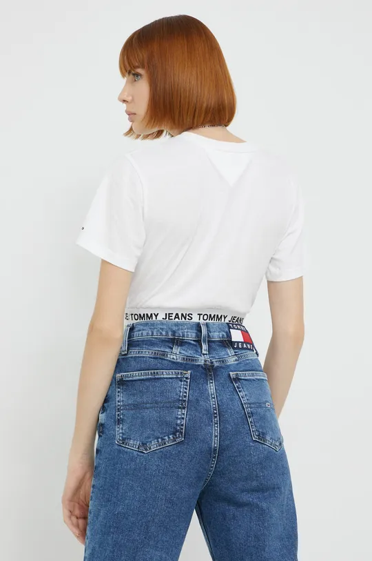 Βαμβακερό μπλουζάκι Tommy Jeans  Κύριο υλικό: 100% Βαμβάκι Ταινία: 61% Νάιλον, 31% Πολυεστέρας, 8% Σπαντέξ