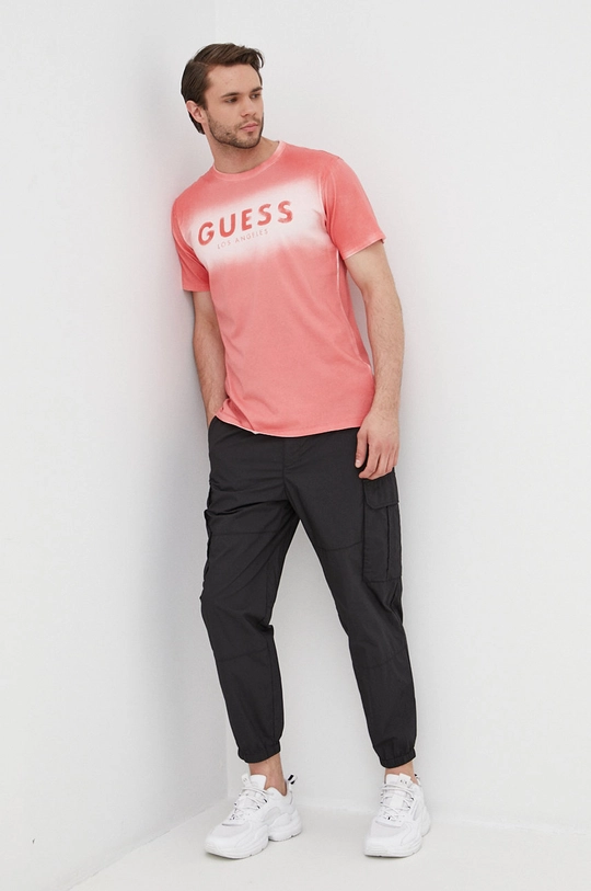 Бавовняна футболка Guess рожевий